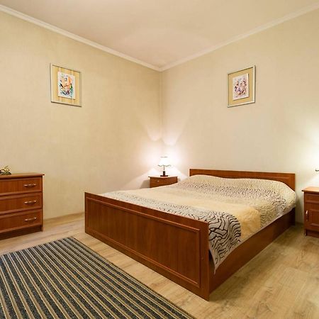 Nadezhda Apartment On Nauryzbay Batyra 37/1 อัลมาตี ภายนอก รูปภาพ